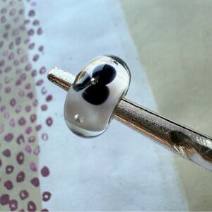 Trollbeads Black & White Petal Glass Bead – Sterling Silver Core